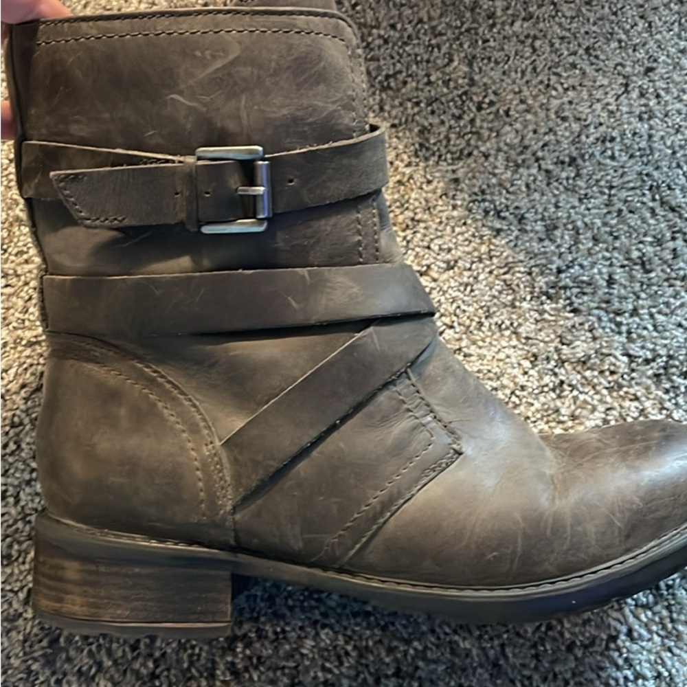 Clarks Women's Gray Leather Ankle Boots with Buckle